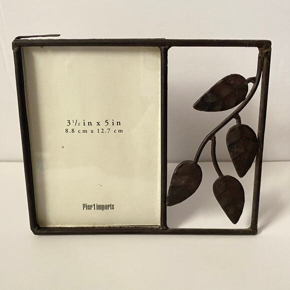 Vintage Pier 1 Metal Picture Stand Frame Wrought Iron Leaf Scroll 3 1/2 x5 Photo - Picture 2 of 16